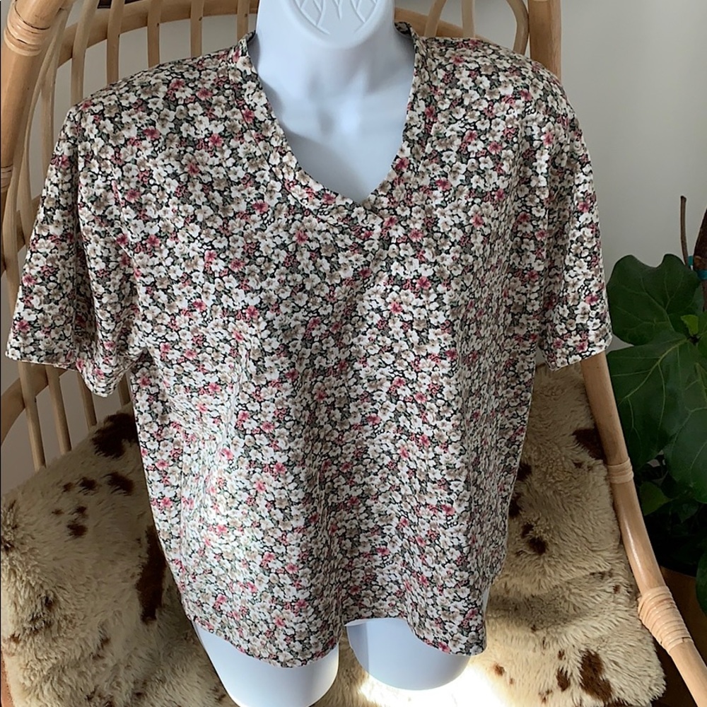 VINTAGE EXPLORATIONS FLORAL T-SHIRT